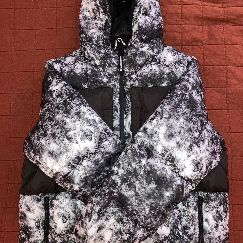 Berska puffer brand new, never worn ( NWT) add some flare to your outfit !